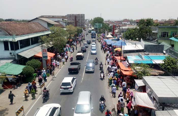 Haul Masyayikh Langitan, Lalin Sekitar Ponpes Padat Merayap