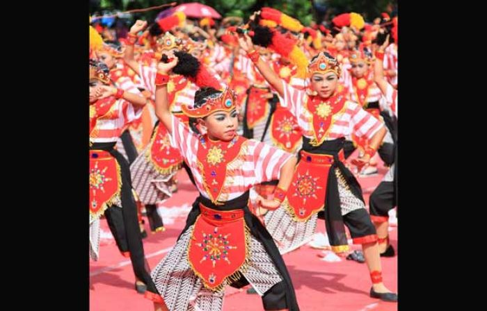 1213 Penari Cilik Beratraksi di SLG Kediri