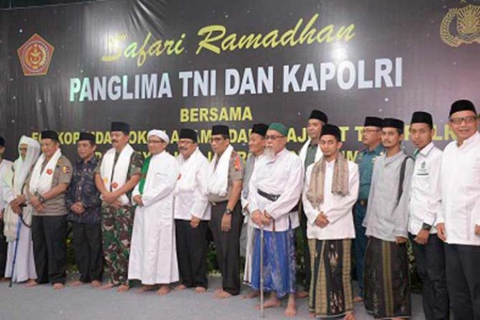 Gubernur Dampingi Panglima TNI dan Kapolri Safari Ramadan di Polrestabes Surabaya