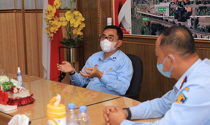 Kakanwil Kemenkumham Jatim Minta Jajarannya untuk Mendengarkan Keluhan Warga Binaan Kakanwil Kemenkumham Jatim Minta Jajarannya untuk Mendengarkan Keluhan Warga Binaan