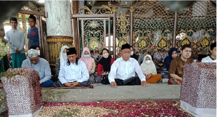 Ketum Baguss Bersama Dzurriyah Syaikhona Kholil Berdoa untuk Kemaslahatan Muktamar NU Ke-34