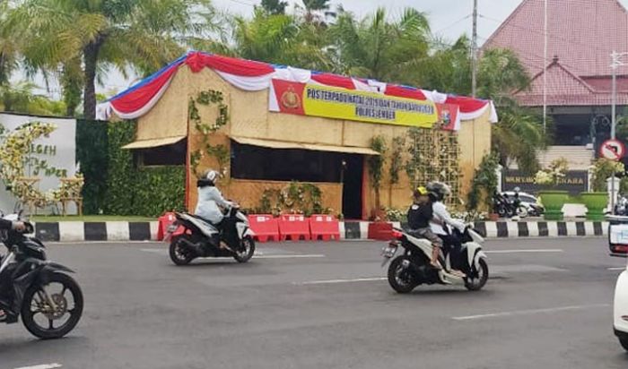 Pos Terpadu Nataru di Jember Dindingnya dari Gedek Pos Terpadu Nataru di Jember Dindingnya dari Gedek