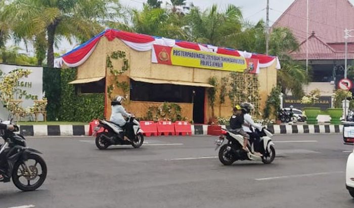 Pos Terpadu Nataru di Jember Dindingnya dari Gedek