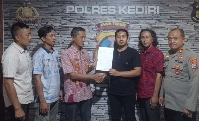 Aksi Pengeroyokan di Kediri yang Viral di Medsos Berakhir Damai Aksi Pengeroyokan di Kediri yang Viral di Medsos Berakhir Damai