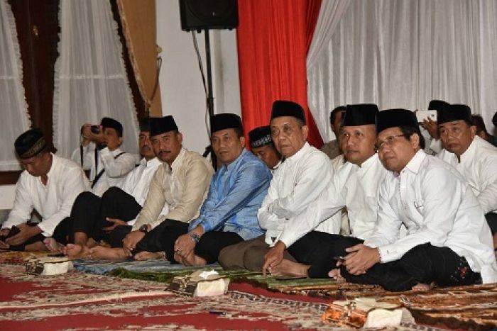 Pangarmatim Hadiri Buka Puasa Bersama dengan Gubernur Pangarmatim Hadiri Buka Puasa Bersama dengan Gubernur