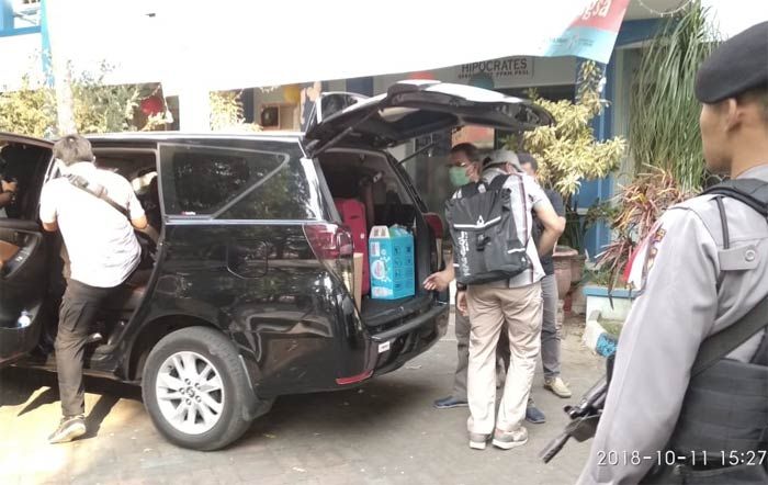 Geledah Dinkes Malang, KPK Amankan Sejumlah Dokumen Penting Geledah Dinkes Malang, KPK Amankan Sejumlah Dokumen Penting