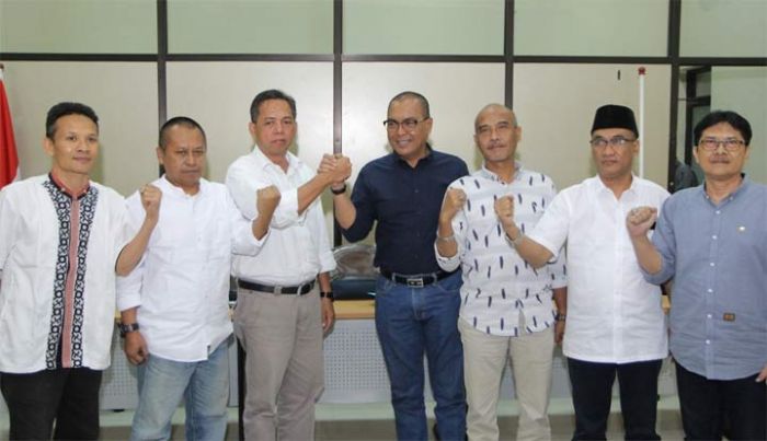 Rapat Pleno, Ainur Rohim Jabat Ketua PWI Jatim Gantikan Akhmad Munir Rapat Pleno, Ainur Rohim Jabat Ketua PWI Jatim Gantikan Akhmad Munir