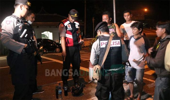 Razia Cegah Pergerakan Massa Razia Cegah Pergerakan Massa