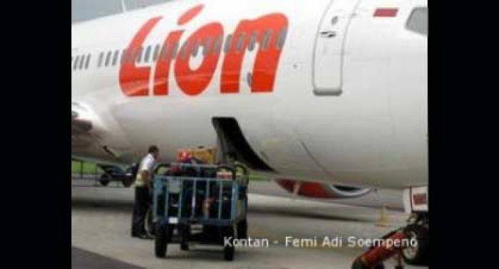 Gila! Sekuriti dan Porter Lion Air Kongkalikong Curi Isi Koper Penumpang Gila! Sekuriti dan Porter Lion Air Kongkalikong Curi Isi Koper Penumpang