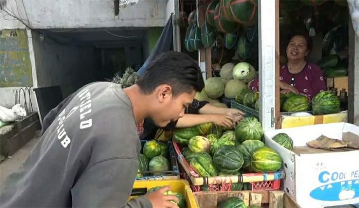 Ramadhan, Pedagang Buah Blewah Raup Untung Banyak