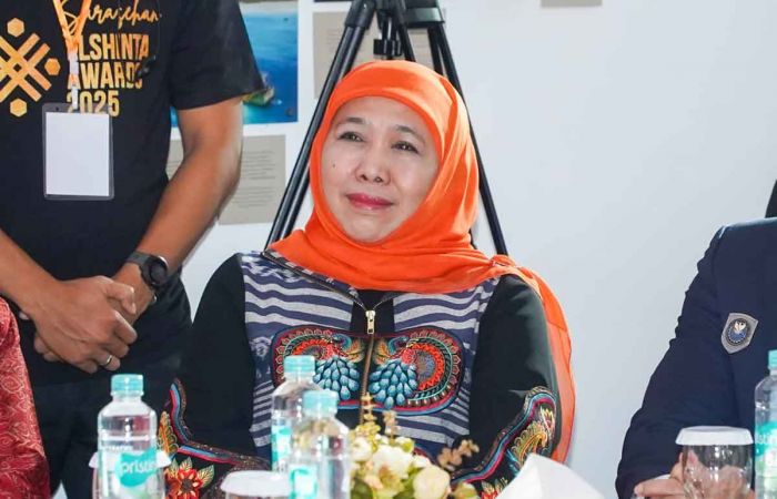 Majukan Ekonomi Kerakyatan di Jatim, Khofifah Raih Outstanding Contribution to Economic Development Majukan Ekonomi Kerakyatan di Jatim, Khofifah Raih Outstanding Contribution to Economic Development