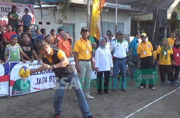 Gus Syaf Buka Turnamen Voli di Rejoagung Jombang, Reuni Sekaligus Ajak Warga Berolahraga Gus Syaf Buka Turnamen Voli di Rejoagung Jombang, Reuni Sekaligus Ajak Warga Berolahraga