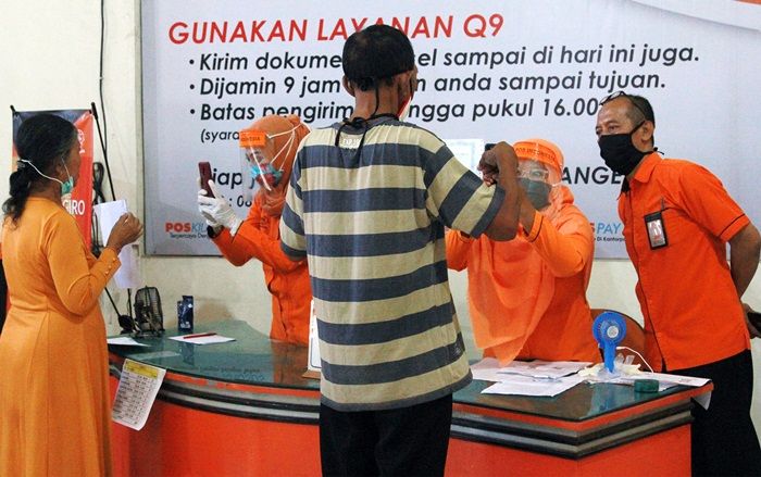 1.707 KPM Kota Kediri Terima Bantuan Sosial Tunai di Kantor Pos 1.707 KPM Kota Kediri Terima Bantuan Sosial Tunai di Kantor Pos
