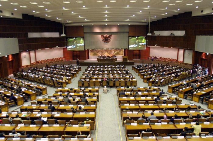 Dapil Setan! Suara Menteri dan Bos Lion Air Dikalahkan Suara Putra Kiai, Incumbent Terancam Tumbang Dapil Setan! Suara Menteri dan Bos Lion Air Dikalahkan Suara Putra Kiai, Incumbent Terancam Tumbang