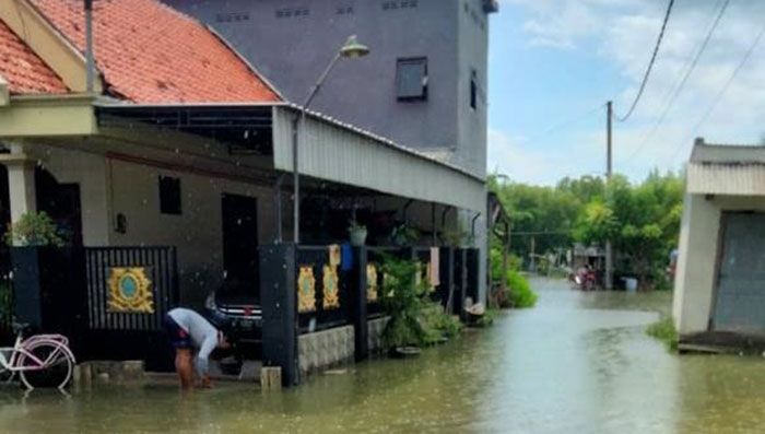 Pemerhati Lingkungan Sebut Abrasi Akibat Banjir Rob di Gresik Capai 5 Km² dalam 15 Tahun Pemerhati Lingkungan Sebut Abrasi Akibat Banjir Rob di Gresik Capai 5 Km² dalam 15 Tahun