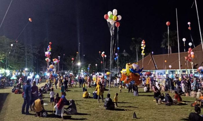 Malam Takbiran, Alun-alun Bangil Dipadati Warga Malam Takbiran, Alun-alun Bangil Dipadati Warga