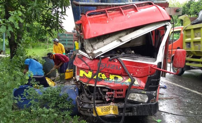Sopir Diduga Mengantuk, Truk Hantam Dua Kendaraan di Jombang Sopir Diduga Mengantuk, Truk Hantam Dua Kendaraan di Jombang