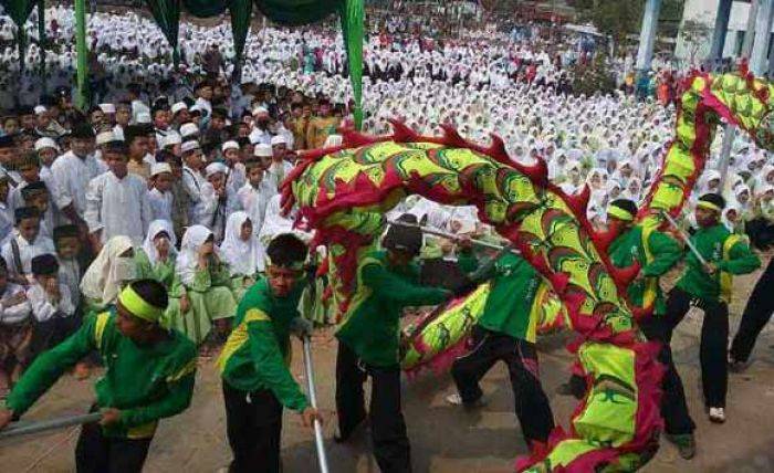 Puluhan Ribu Santri di Lamongan Ikut Pawai Peringati Hari Santri Nasional Puluhan Ribu Santri di Lamongan Ikut Pawai Peringati Hari Santri Nasional