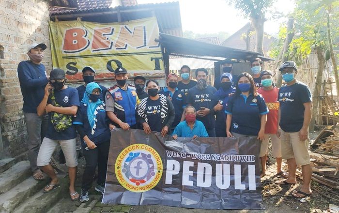 Inspiratif, Komunitas Facebook WWN di Ngadiluwih Kediri Bedah Rumah Lansia Inspiratif, Komunitas Facebook WWN di Ngadiluwih Kediri Bedah Rumah Lansia