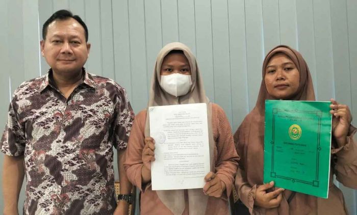 Ditelantarkan 10 Tahun, Remaja Putri di Sidoarjo ini Laporkan Ayahnya ke Polda Jatim Ditelantarkan 10 Tahun, Remaja Putri di Sidoarjo ini Laporkan Ayahnya ke Polda Jatim