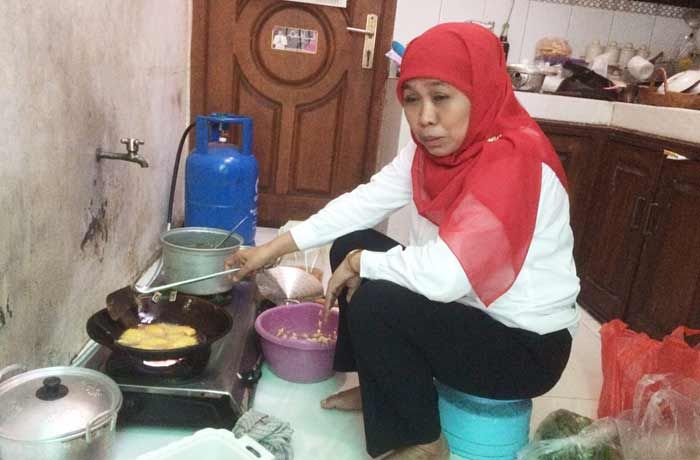 Khofifah Masih Sempatkan Diri Memasak di tengah Kesibukan sebagai Menteri