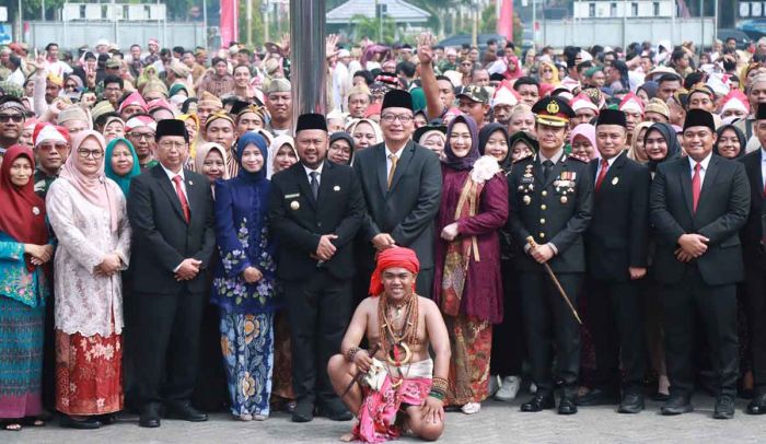 Bupati Gresik Ajak Warga Nyalakan Api Perjuangan saat Peringati Hari Pahlawan 2025