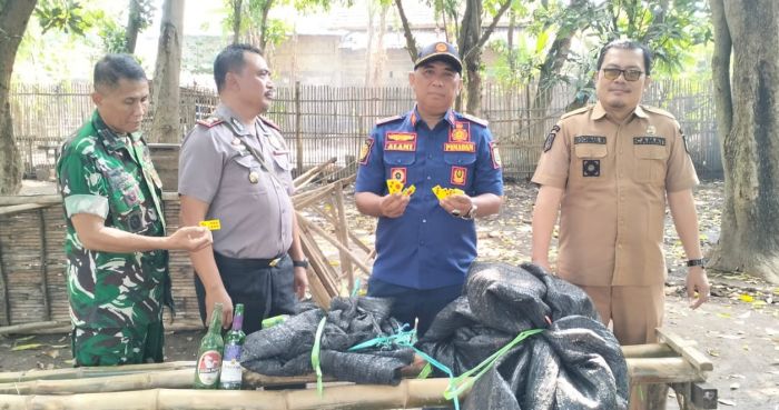 Judi Sabung Ayam dan Domino Digerebek di Belakang Rumah Kades, Pemkab Probolinggo Turun Tangan