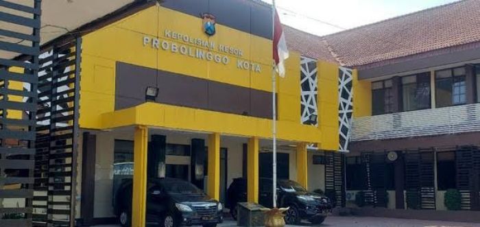 Polisi akan Selidiki Kasus Dugaan Bongkar Muat Ilegal di Pelabuhan Kota Probolinggo Polisi akan Selidiki Kasus Dugaan Bongkar Muat Ilegal di Pelabuhan Kota Probolinggo