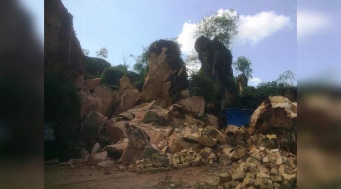 Area Pintu Masuk Wisata Bukit Kapur Arosbaya Bangkalan Tiba-tiba Ambruk Area Pintu Masuk Wisata Bukit Kapur Arosbaya Bangkalan Tiba-tiba Ambruk