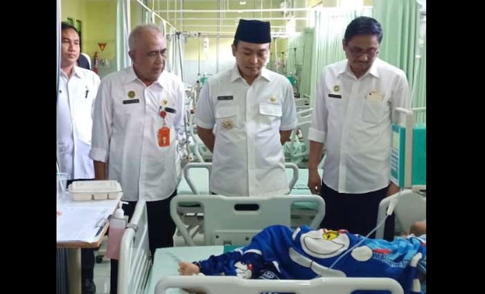 Lanjutkan Sidak, Badrut Tamam Serap Keluh-Kesah Masyarakat di Beberapa Kantor Pelayanan Pamekasan Lanjutkan Sidak, Badrut Tamam Serap Keluh-Kesah Masyarakat di Beberapa Kantor Pelayanan Pamekasan