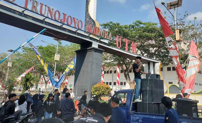 Hari Pertama Masuk Kuliah, Mahasiswa UTM Gelar Demo di Kampus, Ada Apa?