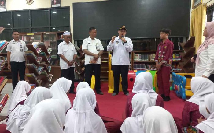 Kunjungi Perpustakaan Daerah, Wakil Bupati Mojokerto Dorong Minat Baca Anak Kunjungi Perpustakaan Daerah, Wakil Bupati Mojokerto Dorong Minat Baca Anak