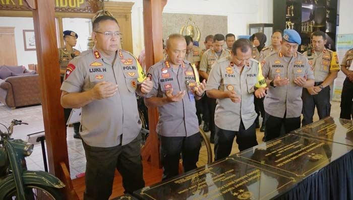 Kapolda Jatim Resmikan 4 Bangunan Baru di Polrestabes Surabaya Kapolda Jatim Resmikan 4 Bangunan Baru di Polrestabes Surabaya