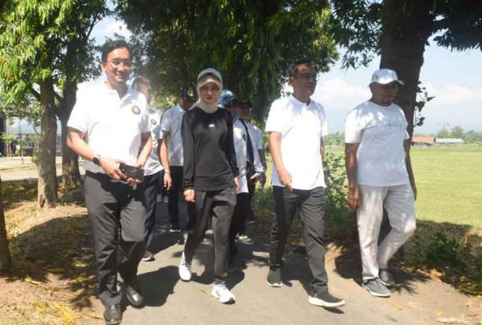 Jalan Santai Bersama Pimpinan UB Kediri, Vinanda Diskusi Pengembangan Kota hingga Tingkatkan SDM