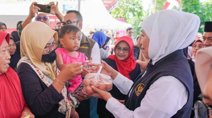 Pasar Murah ke-118 di Magetan, Gubernur Khofifah Tegaskan Komitmen Ekonomi Berkeadilan Pasar Murah ke-118 di Magetan, Gubernur Khofifah Tegaskan Komitmen Ekonomi Berkeadilan