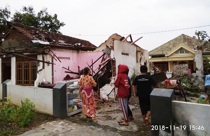 Terjang Dua Desa, Puting Beliung Obrak-abrik Puluhan Rumah di Tulangan Sidoarjo Terjang Dua Desa, Puting Beliung Obrak-abrik Puluhan Rumah di Tulangan Sidoarjo