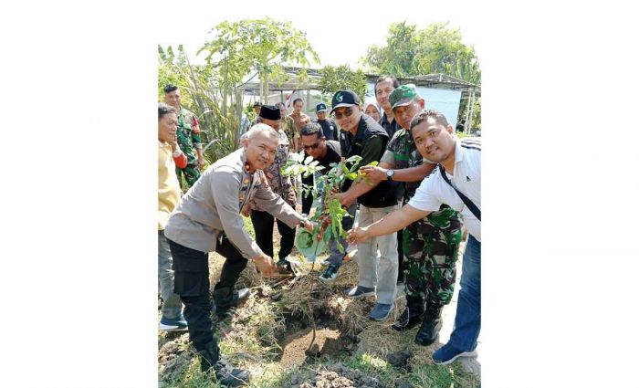 Dukung Ketahanan Pangan, Anggota DPRD Sidoarjo ini Salurkan Bantuan 600 Bibit Kelengkeng