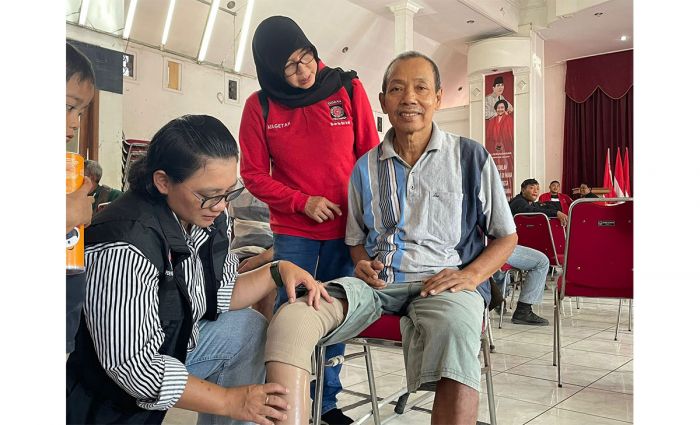 Puluhan Tuna Daksa di Ngawi Senyum Bahagia Dapat Bantuan Tangan dan Kaki Palsu