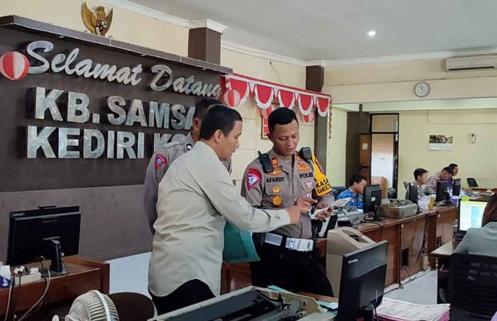 Hari Pertama Pemutihan Pajak, Kasatlantas Kediri Kota Pastikan Pelayanan Bebas Pungli Hari Pertama Pemutihan Pajak, Kasatlantas Kediri Kota Pastikan Pelayanan Bebas Pungli