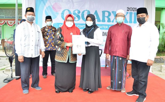 Pemkab Gresik Siapkan 2.500 Beasiswa Untuk Mahasiswa Berprestasi Pemkab Gresik Siapkan 2.500 Beasiswa Untuk Mahasiswa Berprestasi