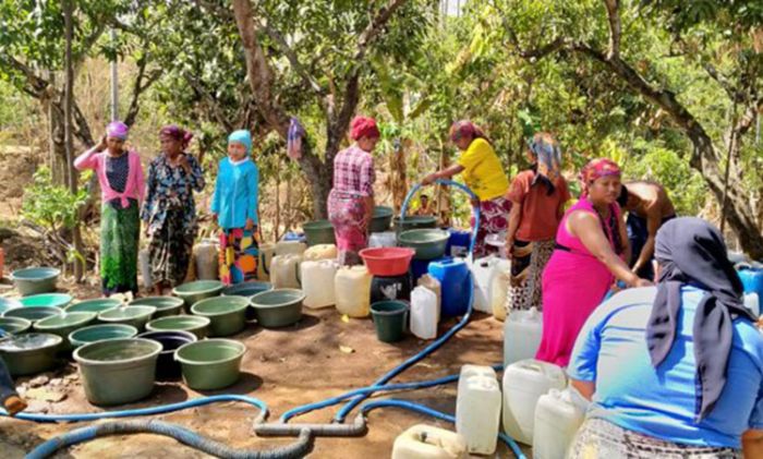 BPBD Kabupaten Pasuruan Terus Lakukan Dropping Air Bersih BPBD Kabupaten Pasuruan Terus Lakukan Dropping Air Bersih