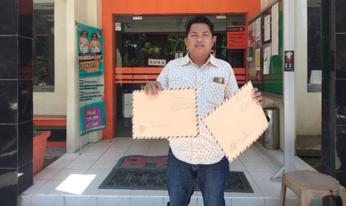 Prihatin Nasib Petani Garam, Mahasiswa di Pamekasan Kirim Surat ke Presiden dan Gubernur Jatim Prihatin Nasib Petani Garam, Mahasiswa di Pamekasan Kirim Surat ke Presiden dan Gubernur Jatim