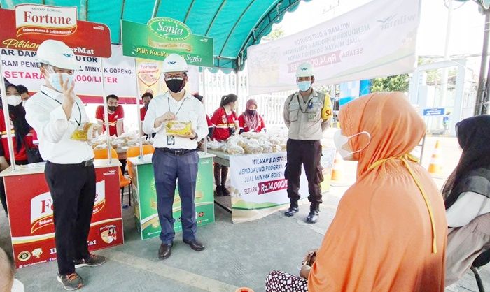 Wilmar Gelar Bazar Minyak Goreng Satu Harga, 1.000 Liter Ludes Kurang dari 2 Jam Wilmar Gelar Bazar Minyak Goreng Satu Harga, 1.000 Liter Ludes Kurang dari 2 Jam