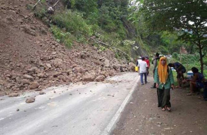 Jalur Pacitan-Ponorogo Kembali Tertutup Tanah Longsor