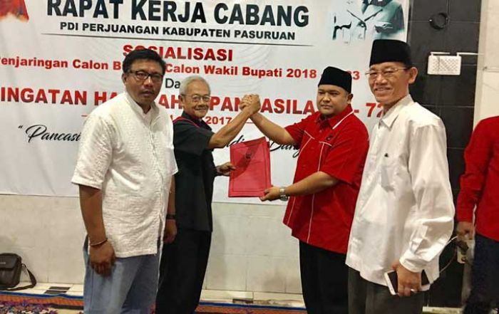 Resmi Daftar Cawabup Pasuruan, Andri Kembalikan Formulir Disaksikan Fungsionaris DPP PDIP Resmi Daftar Cawabup Pasuruan, Andri Kembalikan Formulir Disaksikan Fungsionaris DPP PDIP