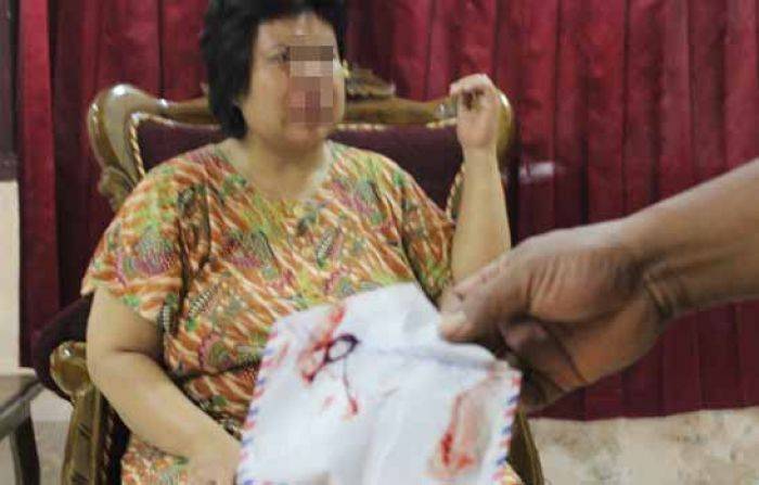 Cemburu, Pria di Sidoarjo Pukuli dan Benturkan Kekasih ke Tembok hingga Pingsan Cemburu, Pria di Sidoarjo Pukuli dan Benturkan Kekasih ke Tembok hingga Pingsan