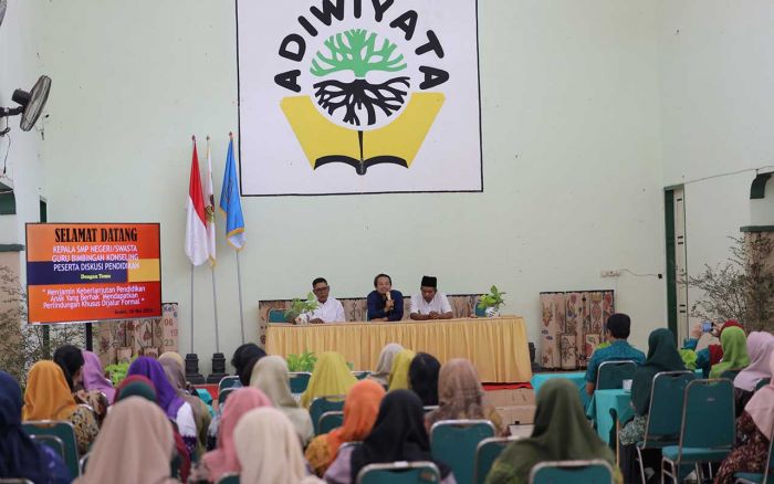 Lindungi Hak Pendidikan Anak, Dispendik Gelar Diskusi Bersama Guru BK se-Kota Kediri Lindungi Hak Pendidikan Anak, Dispendik Gelar Diskusi Bersama Guru BK se-Kota Kediri
