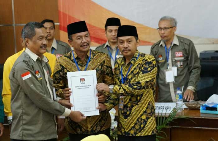 Pasangan Nyono-Subaidi Resmi Mendaftar di KPU Jombang Pasangan Nyono-Subaidi Resmi Mendaftar di KPU Jombang