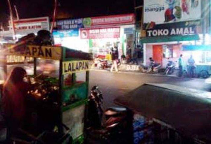 Semrawut, Wisatawan Keluhkan Penataan PKL dan Parkir Alun-alun Kota Batu Semrawut, Wisatawan Keluhkan Penataan PKL dan Parkir Alun-alun Kota Batu