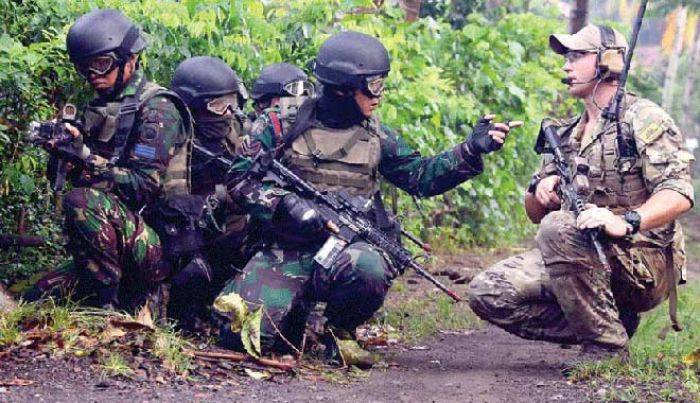Tim Amfibi TNI AL dan Special Force US Army Latihan Bersama di Gua Kikik Lampon Tim Amfibi TNI AL dan Special Force US Army Latihan Bersama di Gua Kikik Lampon